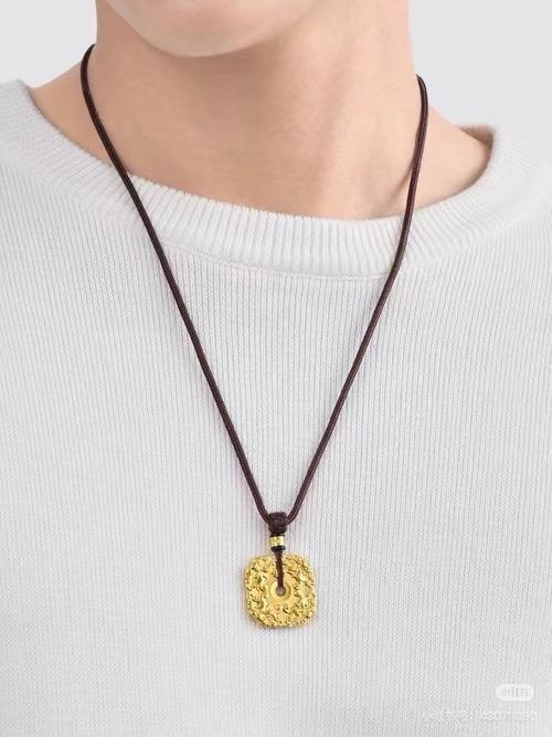 金箔金命男最适合与哪种命格男共事？金箔金命者佩戴什么饰品最适宜？