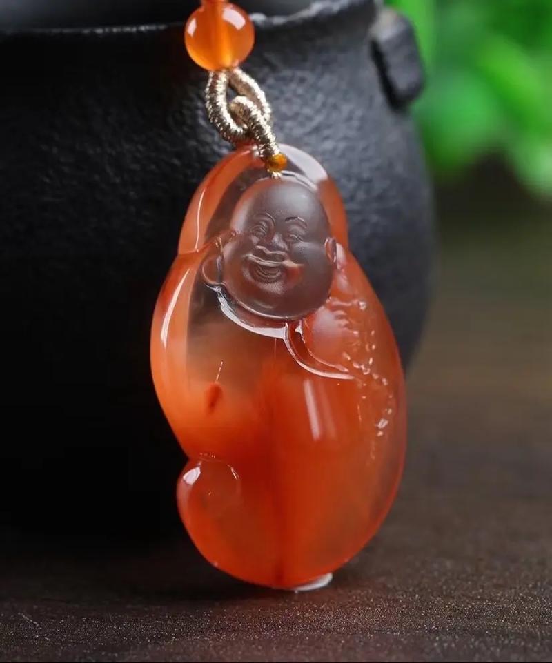 属兔的人可以佩戴弥勒佛饰品吗？这种风水搭配合适吗？