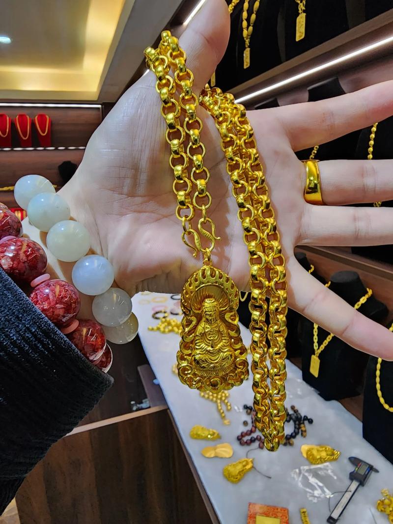 佩戴火命饰品，蕞适合属火的人戴什么首饰？