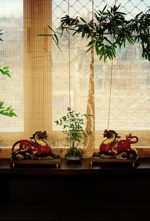 风水貔貅摆放在吃饭台柜上合适吗？