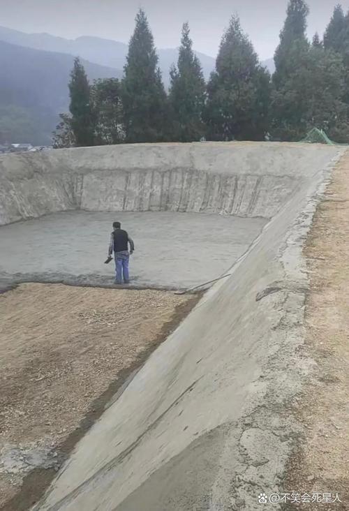 混凝土底能用于风水塘建造吗？