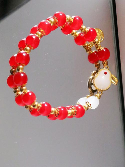 87年属兔的人适合佩戴哪种炉中火命手链或手串？