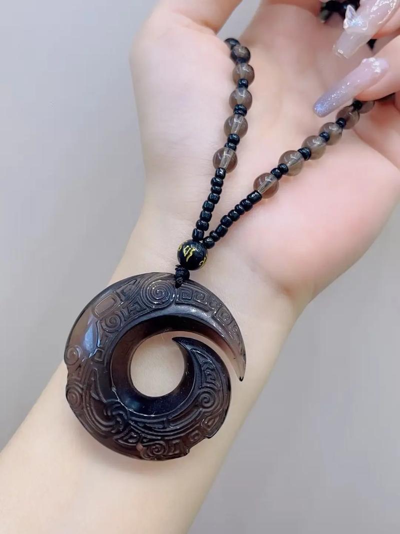 男士佩戴哪种石头或吊坠能匹配其命运？