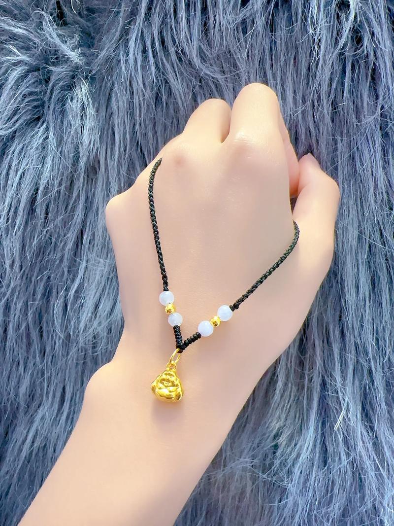 女人戴哪种黄金吊坠能旺运势？