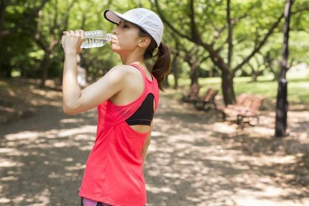 夏天跑步如何应对高温续命，冬天跑步与夏天跑步哪个更适宜？