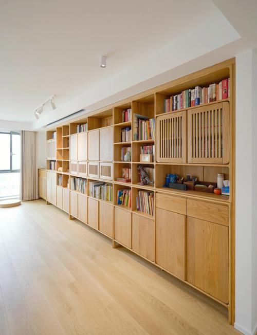 卧室摆放实木书柜对风水有好处吗？