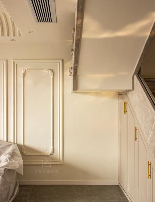 楼梯下方放置衣柜风水如何？合适吗？