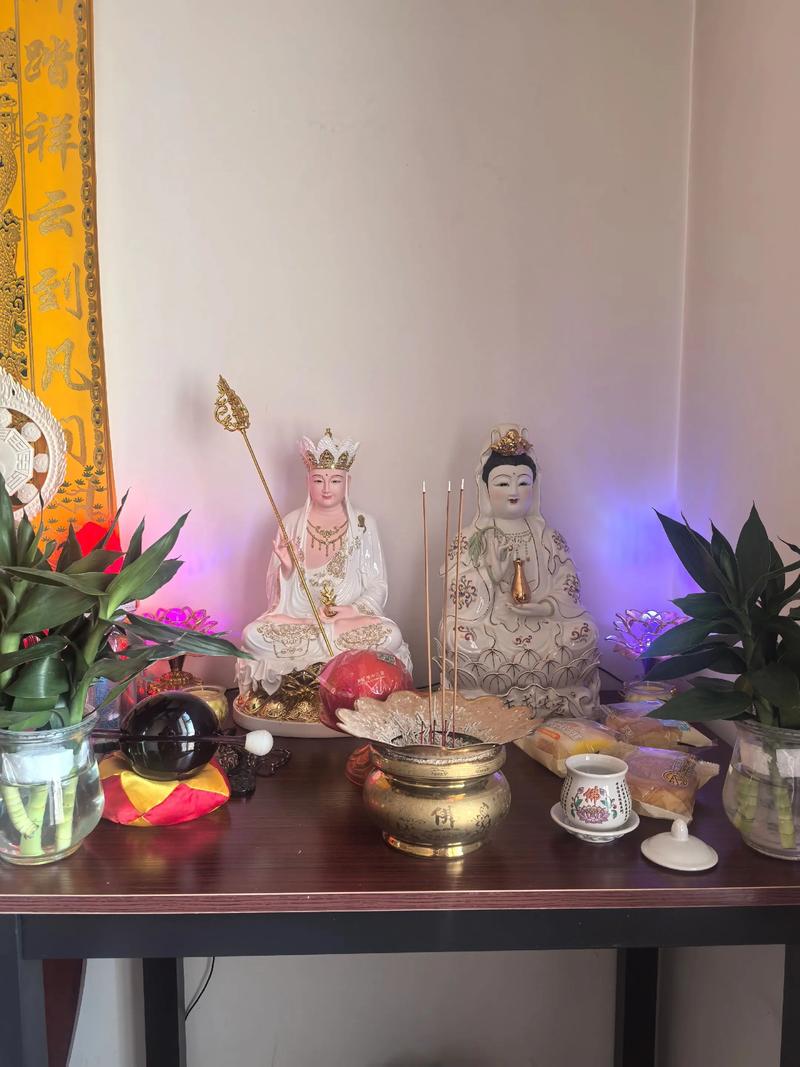 观音菩萨和地藏菩萨一起供奉时选择哪种命格梗适宜呢？