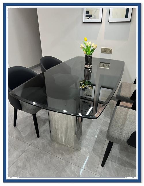 玻璃材质的饭桌对家居风水有怎样的影响？