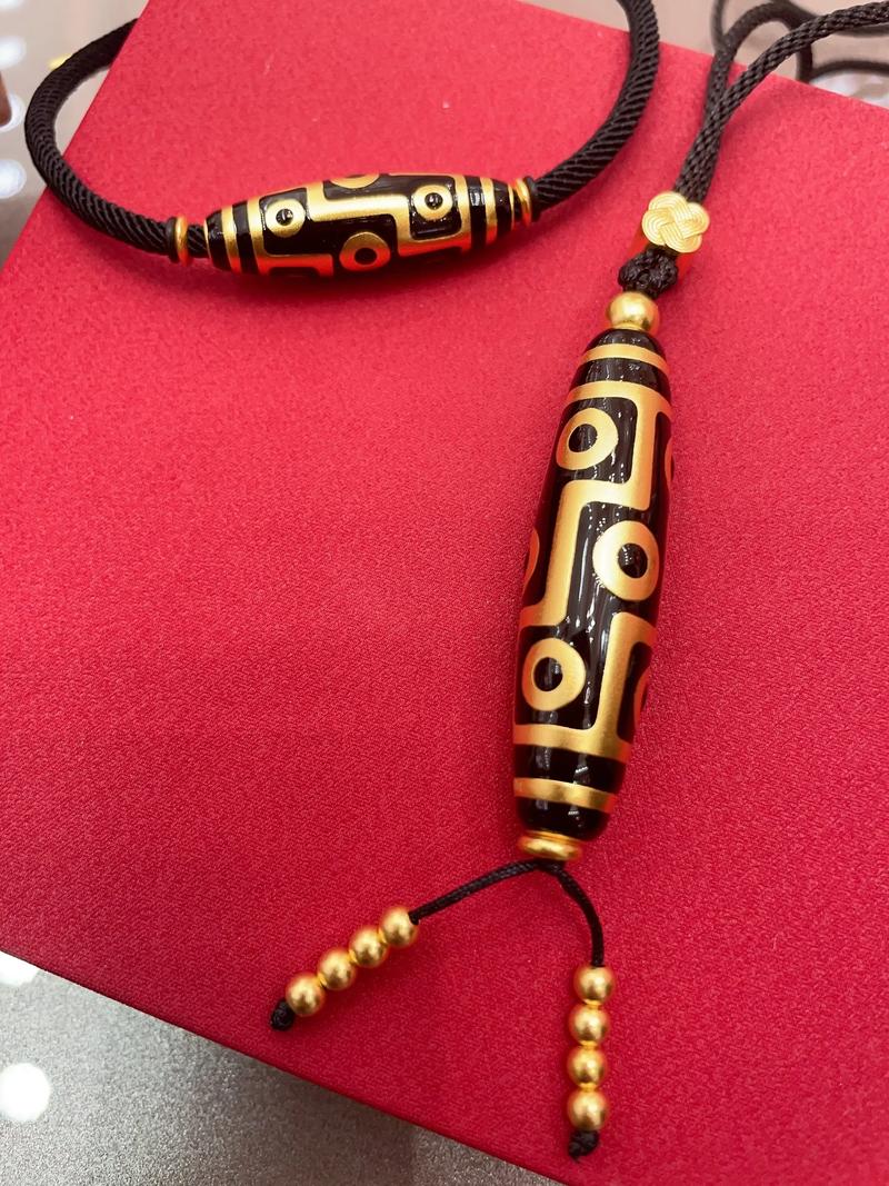 白蜡金命适合哪种天珠？属龙的人戴什么天珠最吉祥？