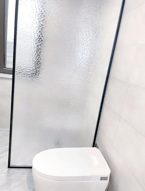 灰色玻璃对家居风水有何具体影响？
