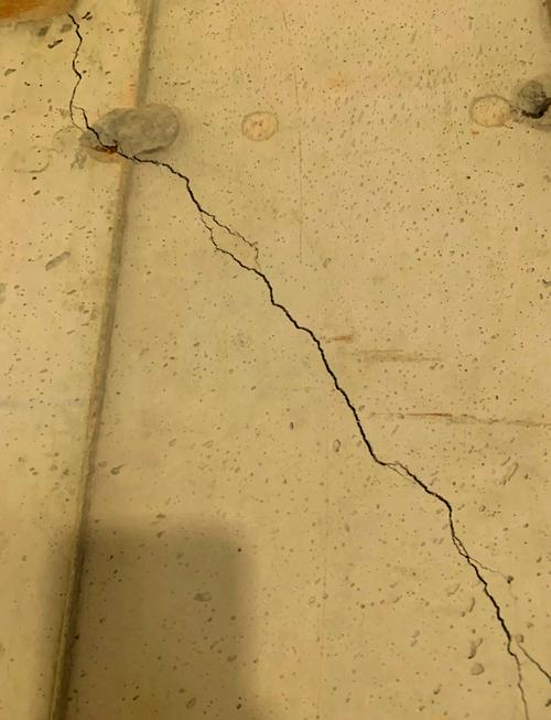 房子沉降裂缝对风水有何具体影响？