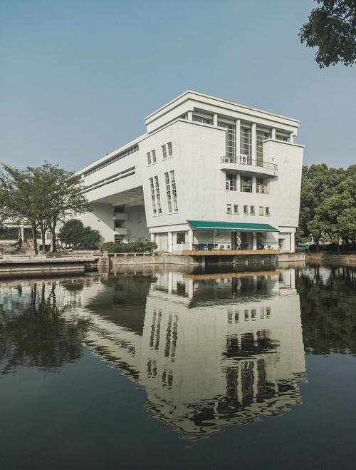 上海大学的风水真的不好吗？有没有专家能分析一下？