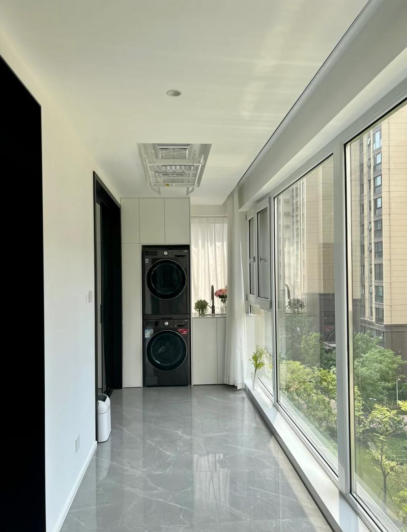 阳台晾衣会对家居风水产生哪些不利影响呢？